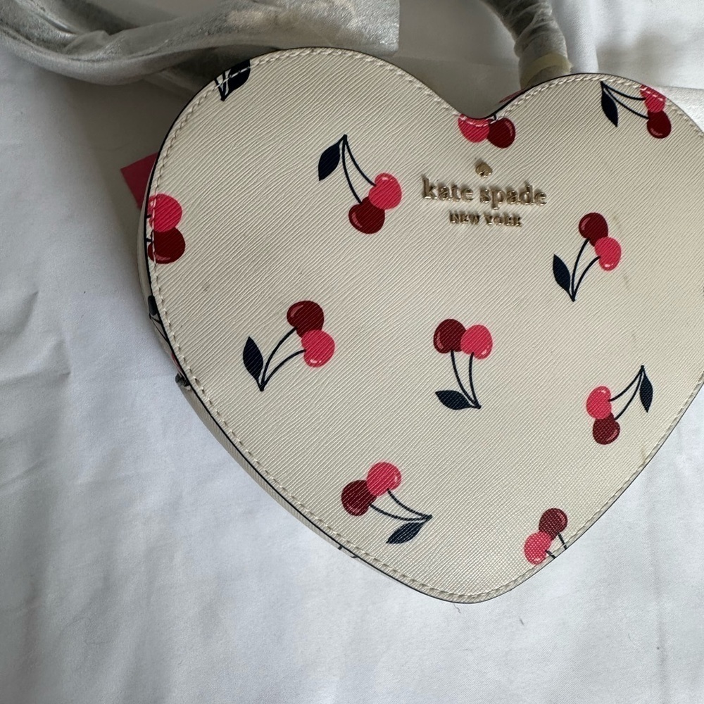 Kate SPADE HEART CROSSBODY PURSE - Picture 6 of 10